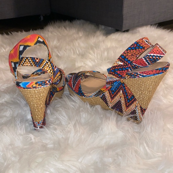 Tribal Print Wedges - Picture 3 of 3